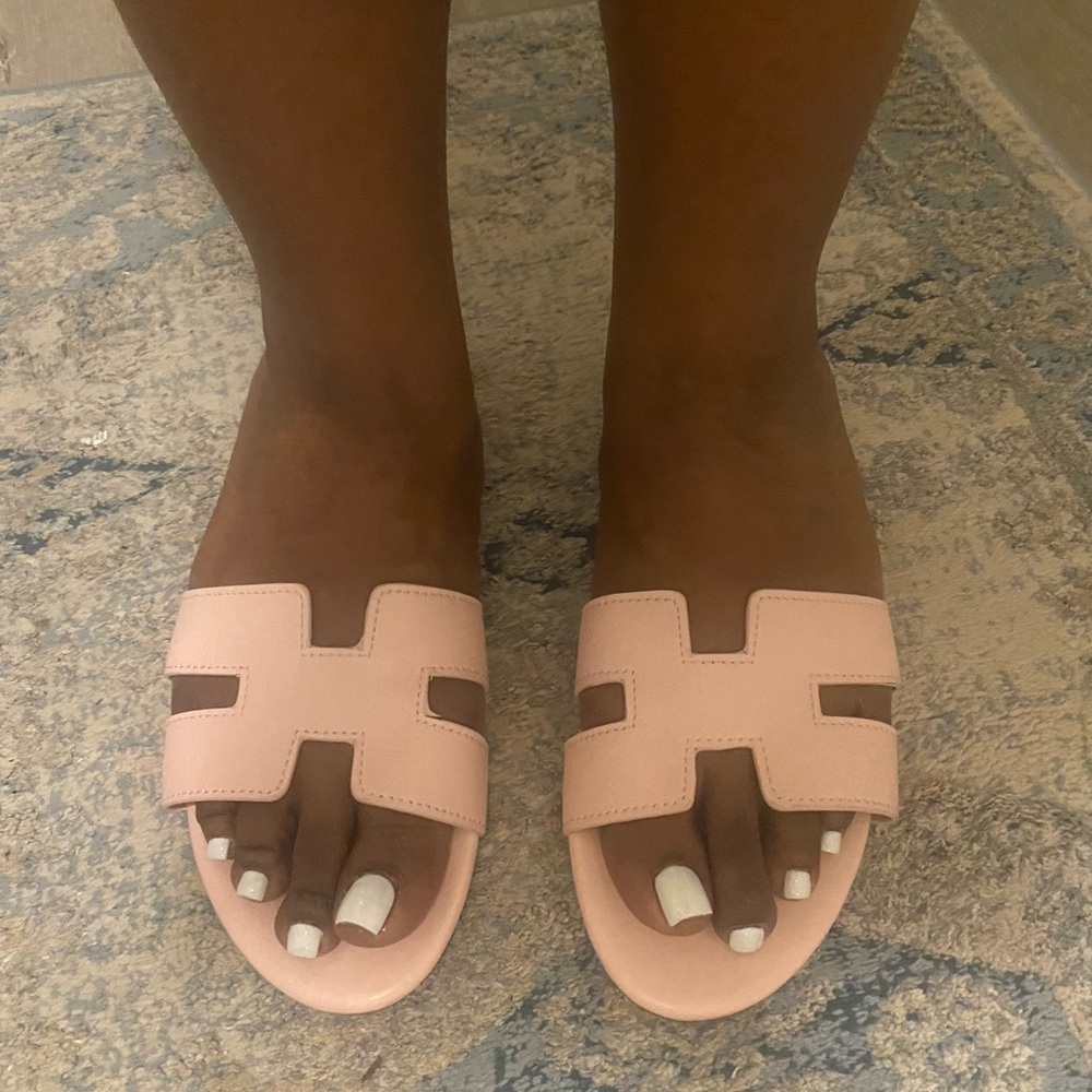 Crown Ivy Pink Sandals